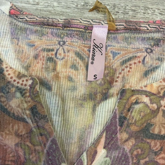 Fitted long sleeve design with jewels bundle - Picture 4 of 7